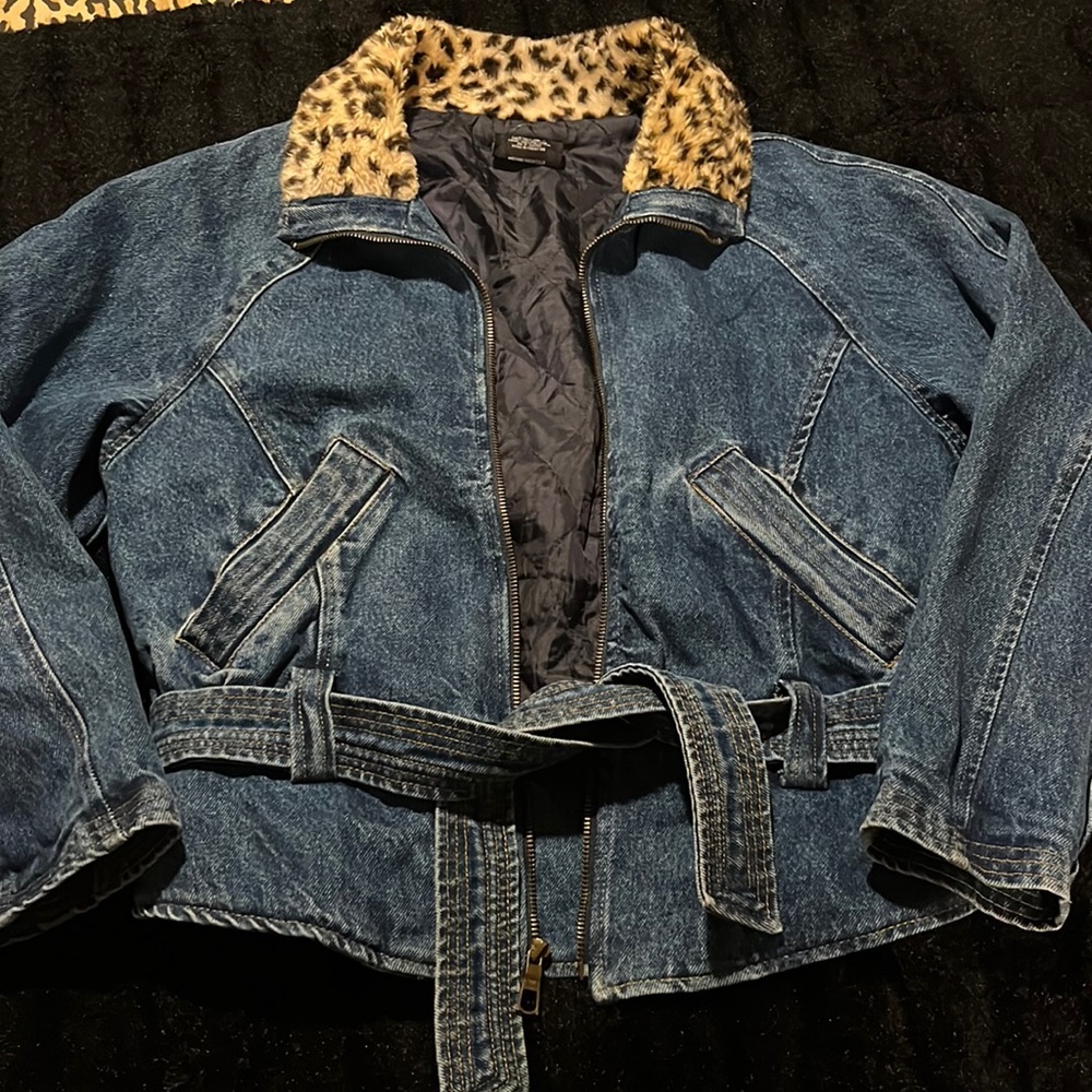Vintage 90s denim jacket with leopard collar